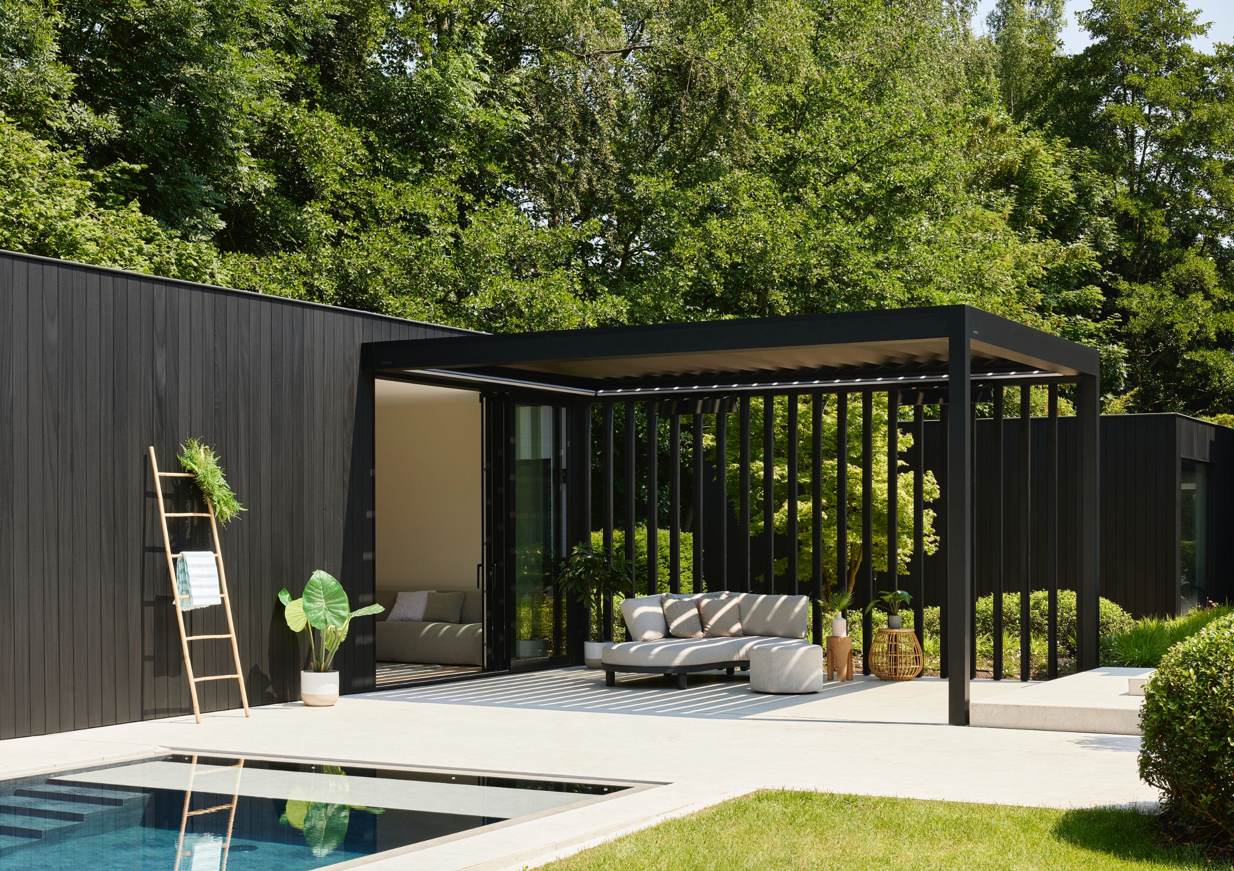 Pergola bioclimatique à lame orientable B200XL - Ets Latinne